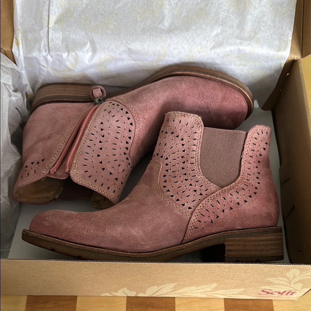 Sofft Desert Rose Pink Suede Ankle Boots Size 6 New In Box